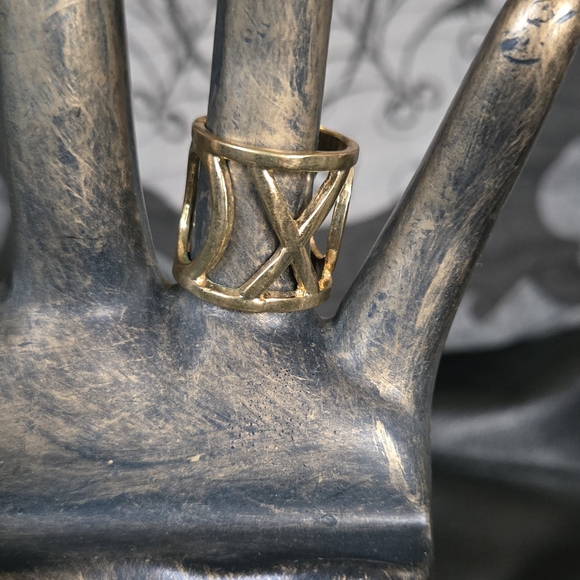 XO Gold Plated Ring Sz7.75 - Picture 4 of 10